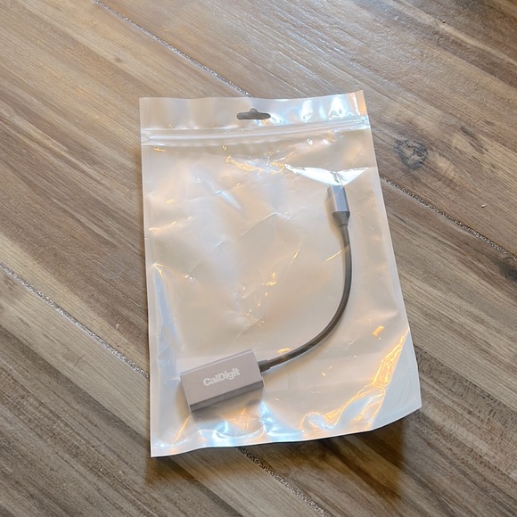 USB-C to HDMI 4K HDR Adapter - Picture 1 of 3